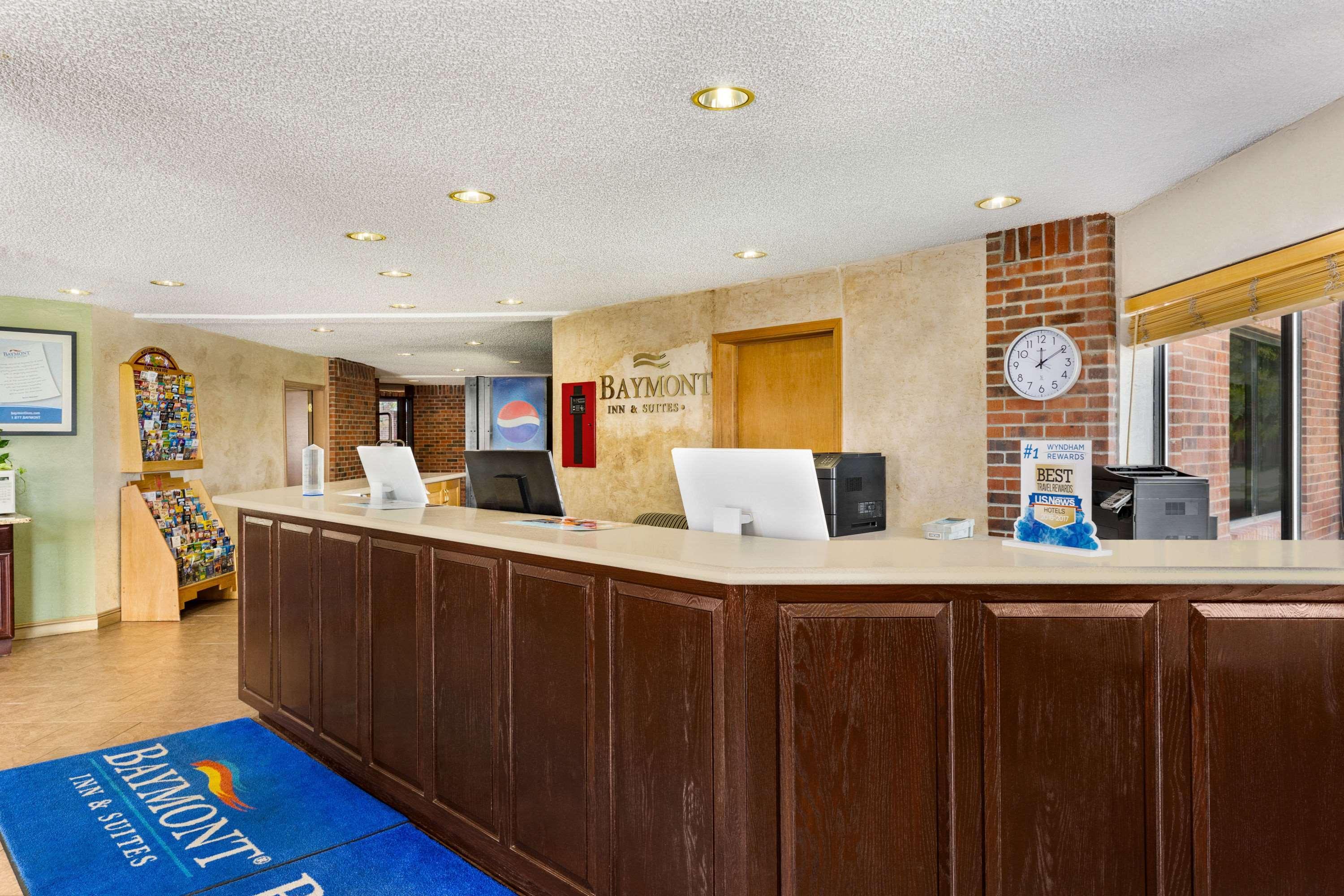 Baymont By Wyndham Cortez Exterior photo